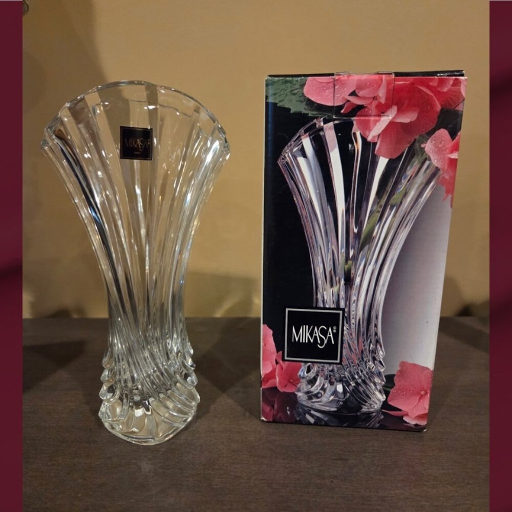 Mikasa Crystal Flores Bud Vase